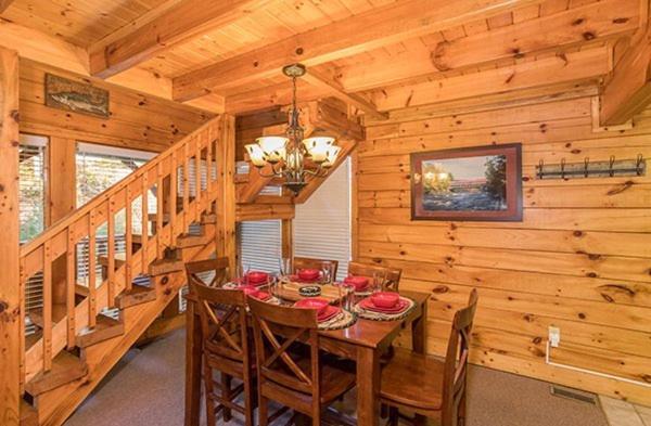 Smokey Max Cabin Pigeon Forge Exterior photo