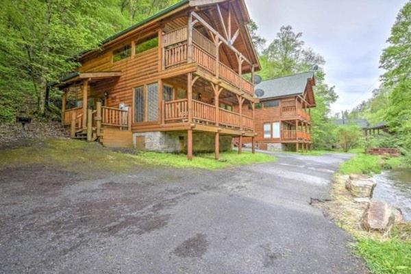 Smokey Max Cabin Pigeon Forge Exterior photo